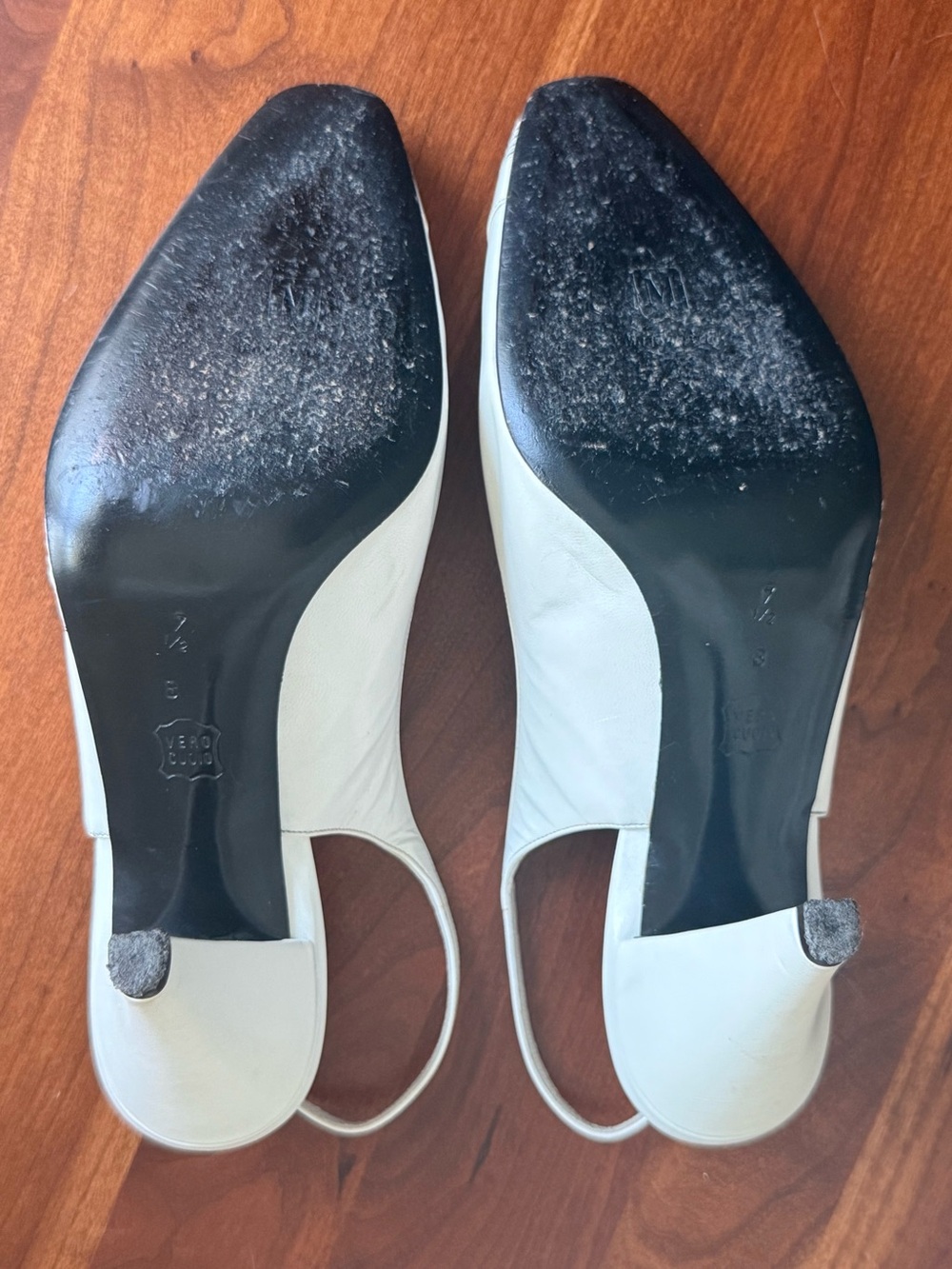 Bruno MAGLI 7.5 White & Navy Pinstripe Slingback Pumps Vintage - Picture 8 of 11